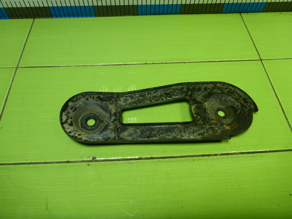 Кронштейн передней балки