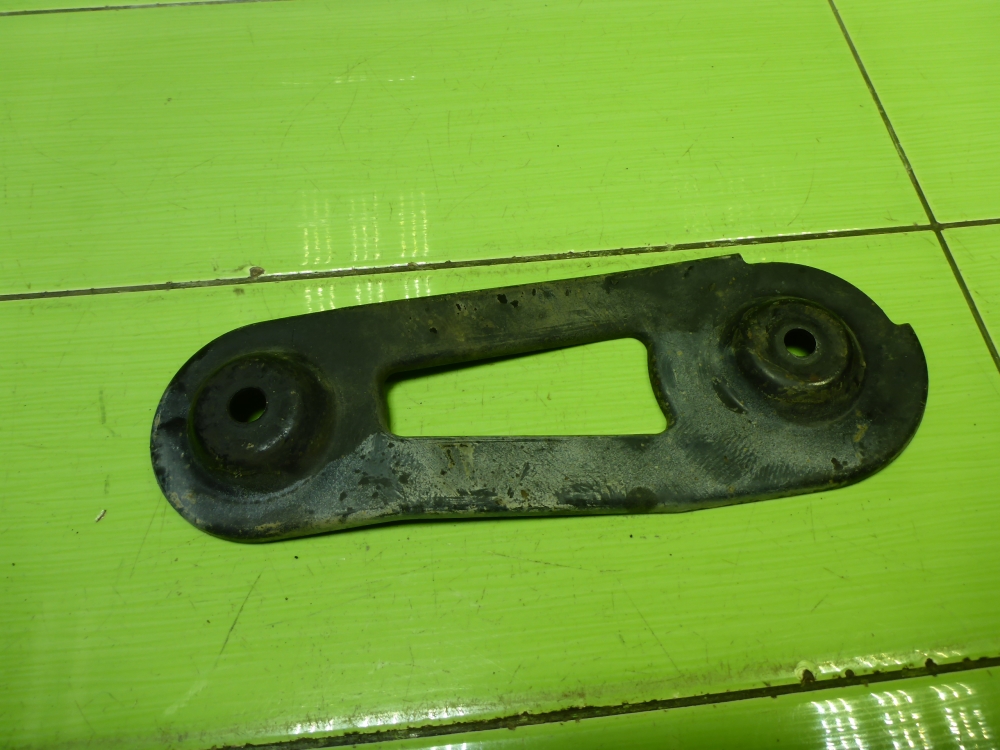 Кронштейн передней балки