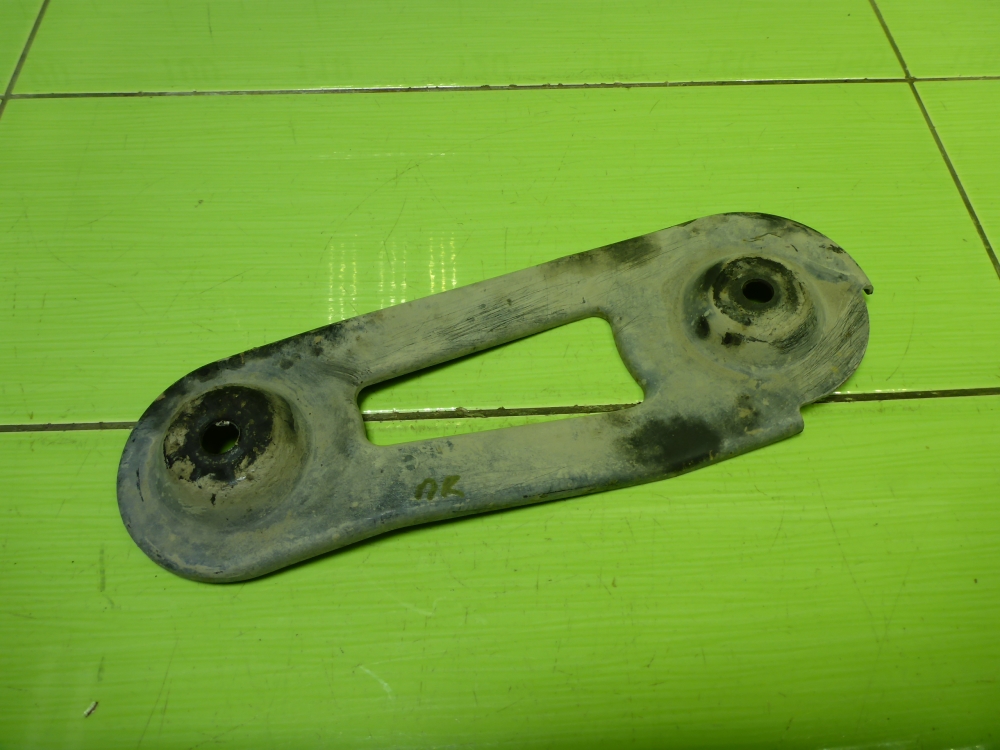 Кронштейн передней балки