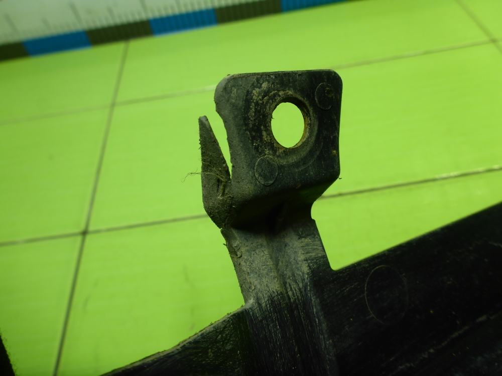 Защита антигравийная правая