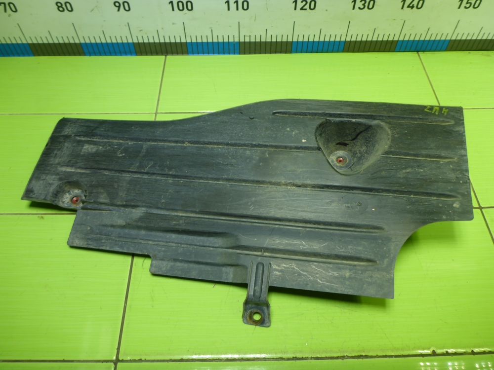 Защита антигравийная правая