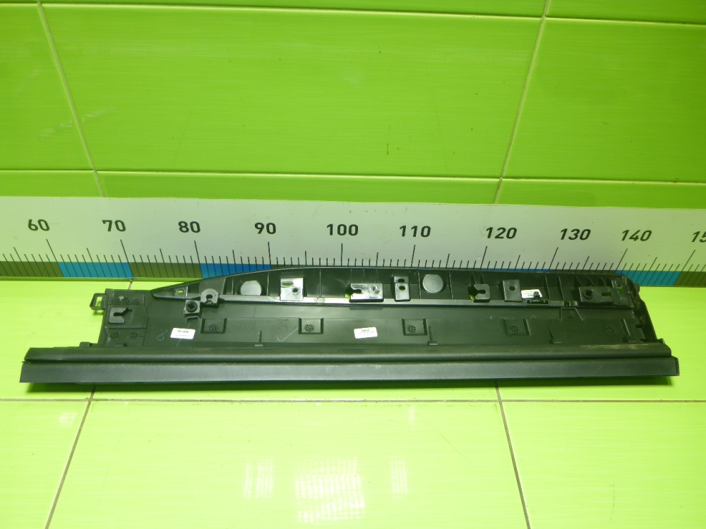 Накладка двери задней левой