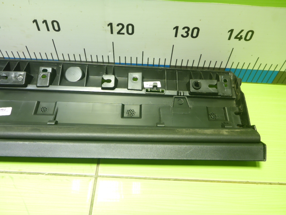 Накладка двери задней левой