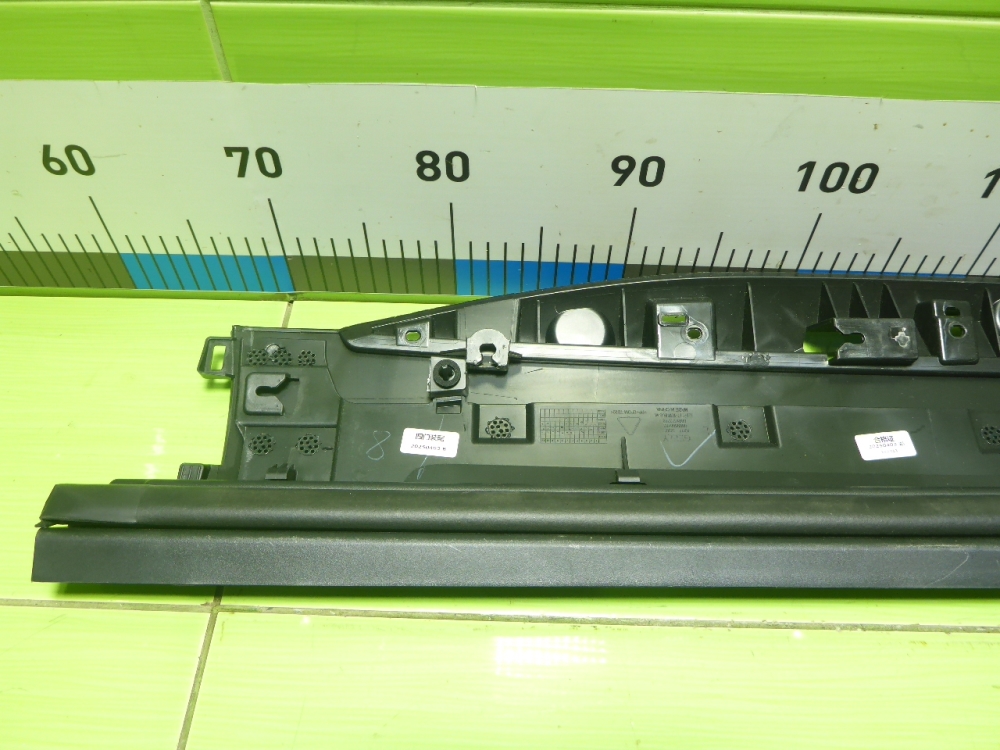 Накладка двери задней левой