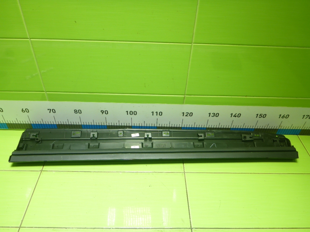 Накладка двери передней левой