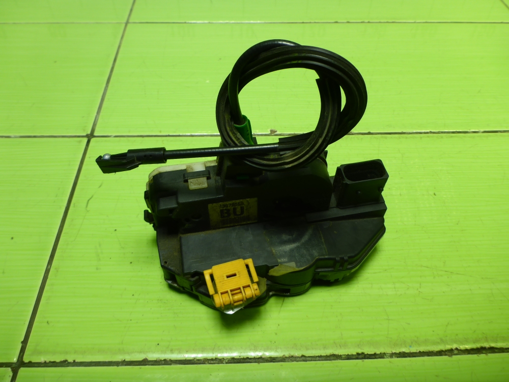 Замок двери задней левой