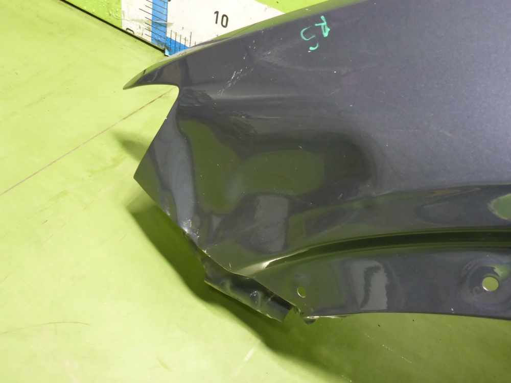 Крыло переднее левое