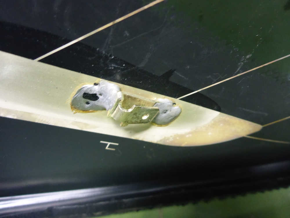 Стекло двери багажника