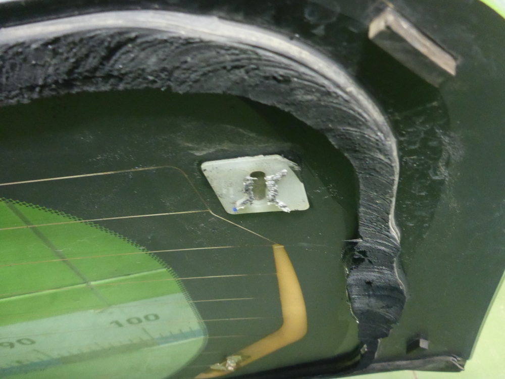 Стекло двери багажника