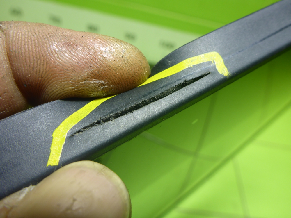 Стекло кузовное глухое левое