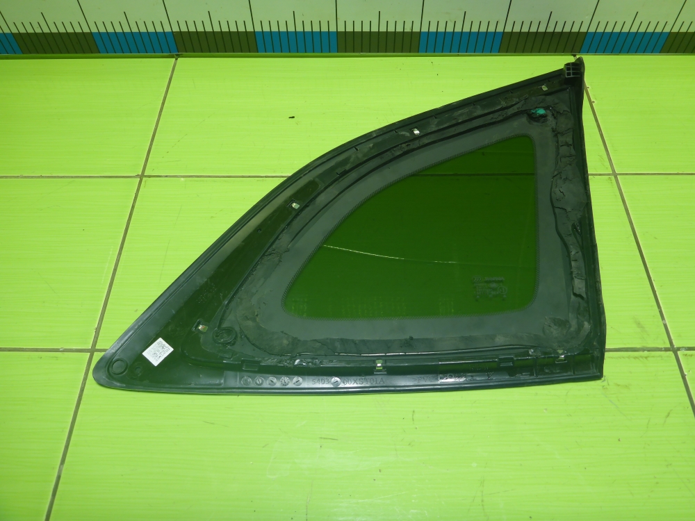 Стекло кузовное глухое левое