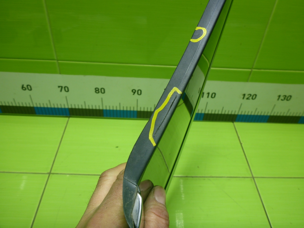 Стекло кузовное глухое левое