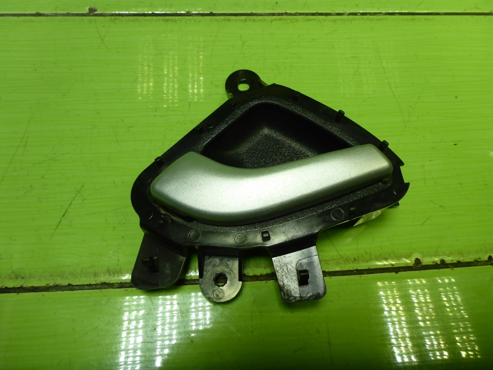 Ручка двери задней внутренняя левая