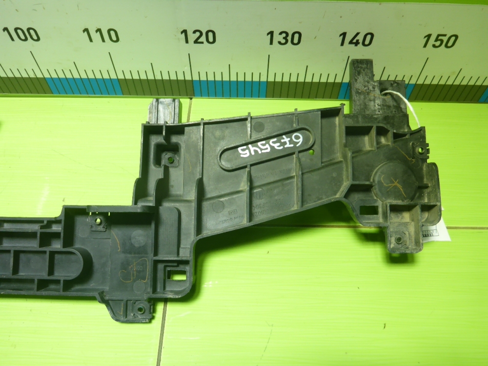 Кронштейн решетки радиатора