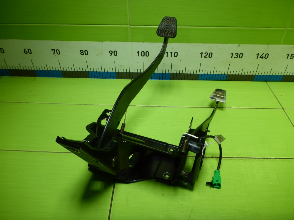 Блок педалей