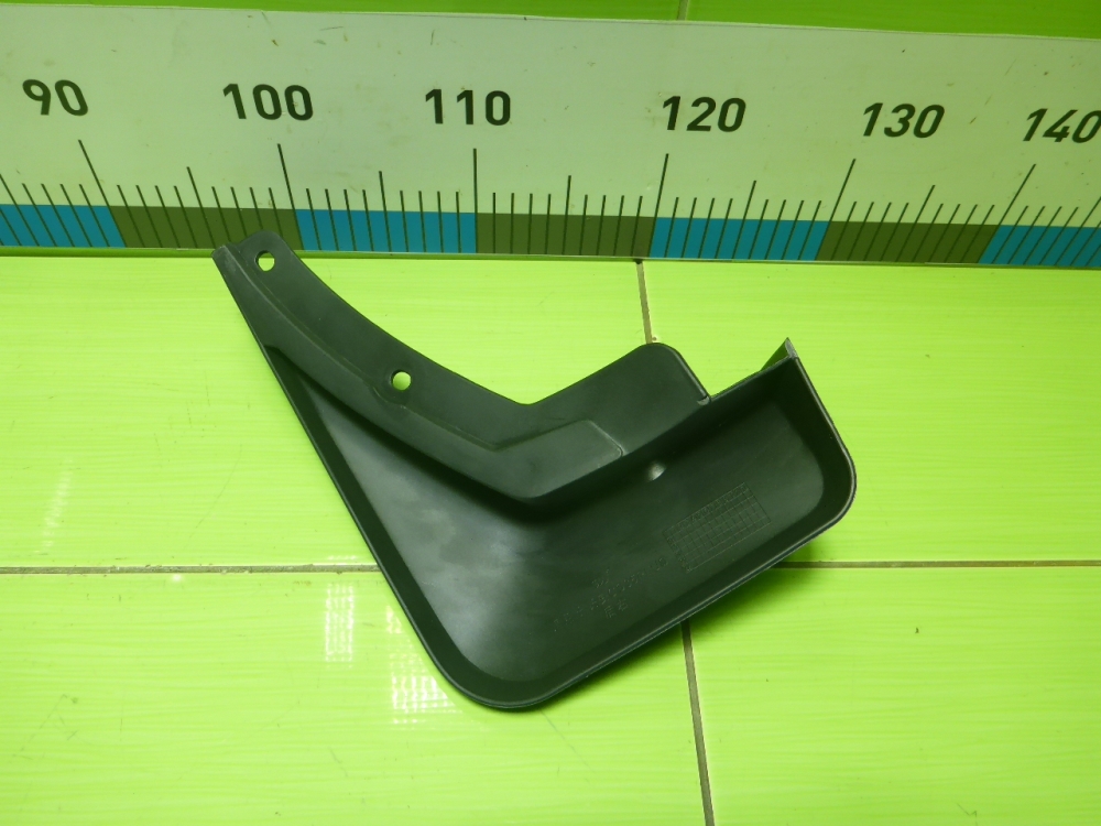 Брызговик задний правый