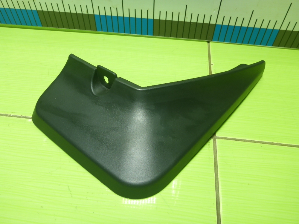 Брызговик задний правый