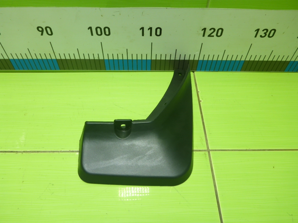 Брызговик задний правый