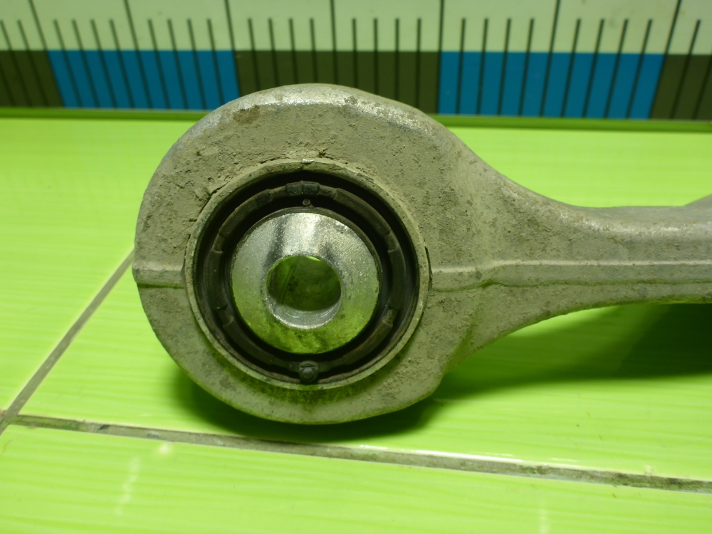 Рычаг задний