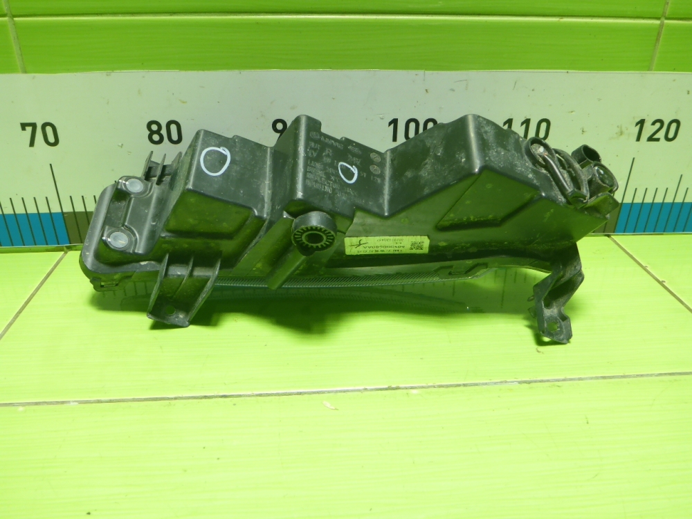 Фара противотуманная правая