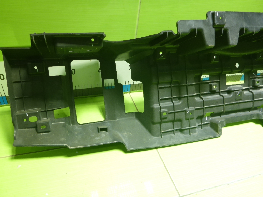 Кронштейн заднего бампера