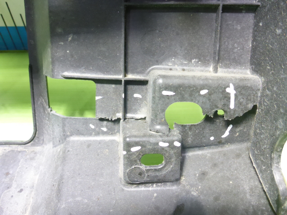 Кронштейн заднего бампера