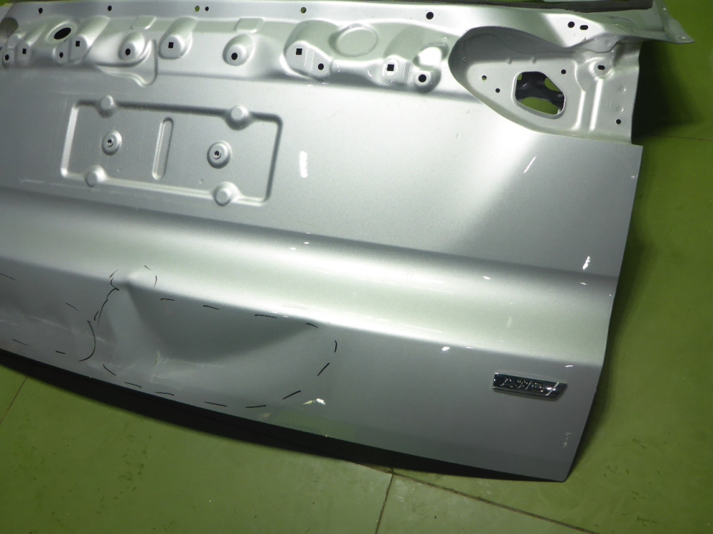 Дверь багажника