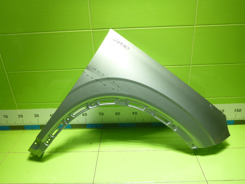 Крыло переднее левое