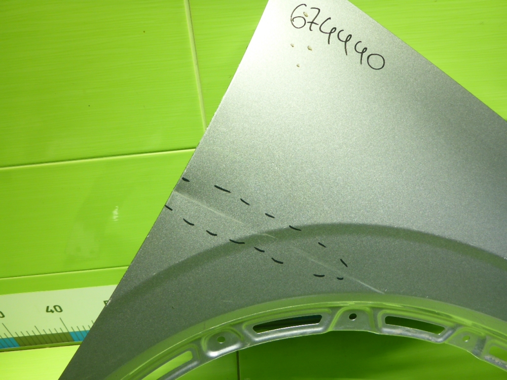 Крыло переднее левое