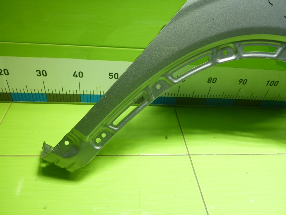 Крыло переднее левое