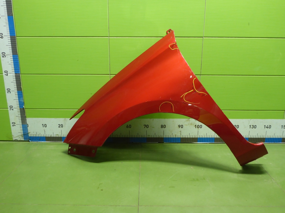 Крыло переднее левое