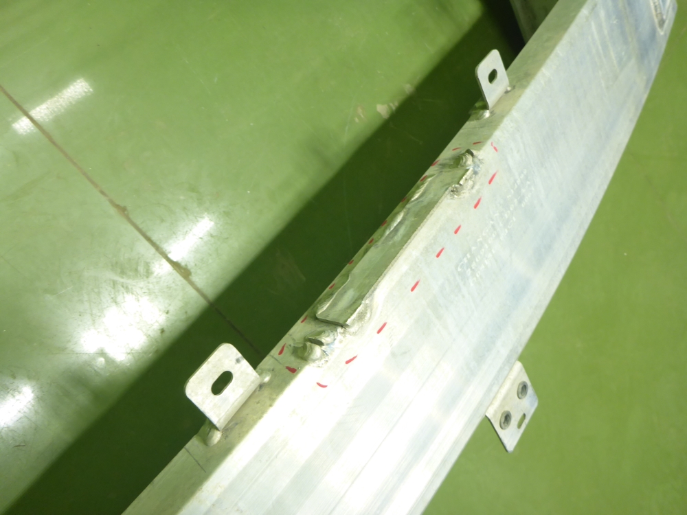 Усилитель переднего бампера