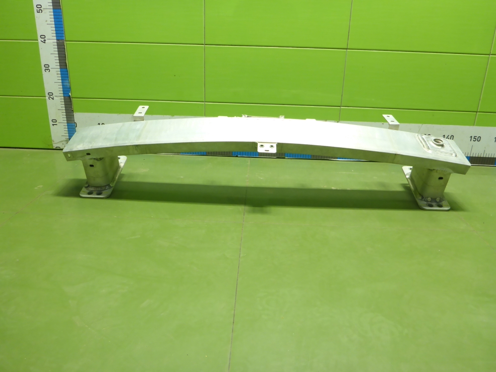 Усилитель переднего бампера