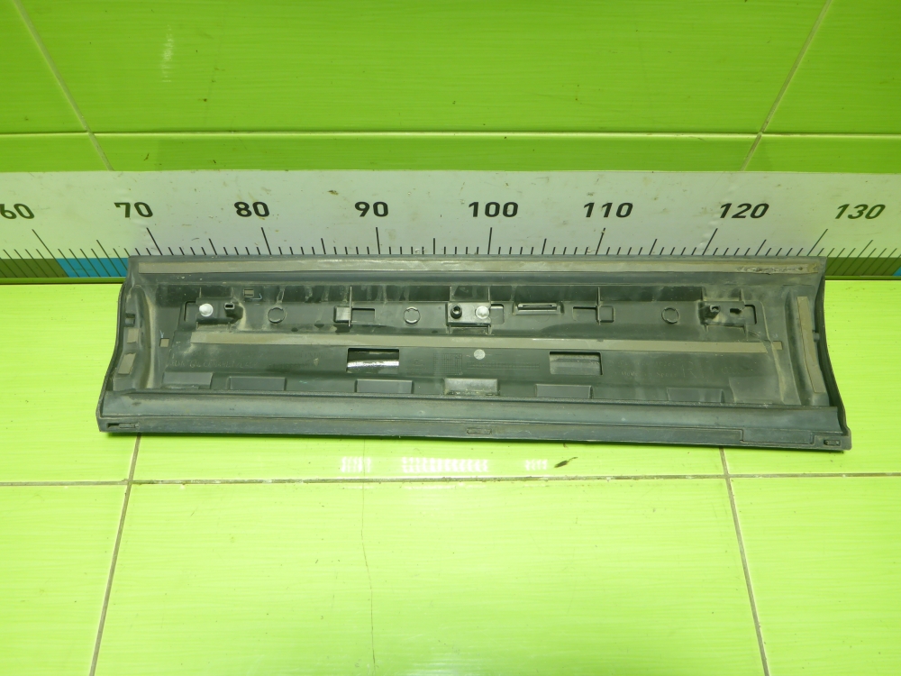 Накладка двери задней правой