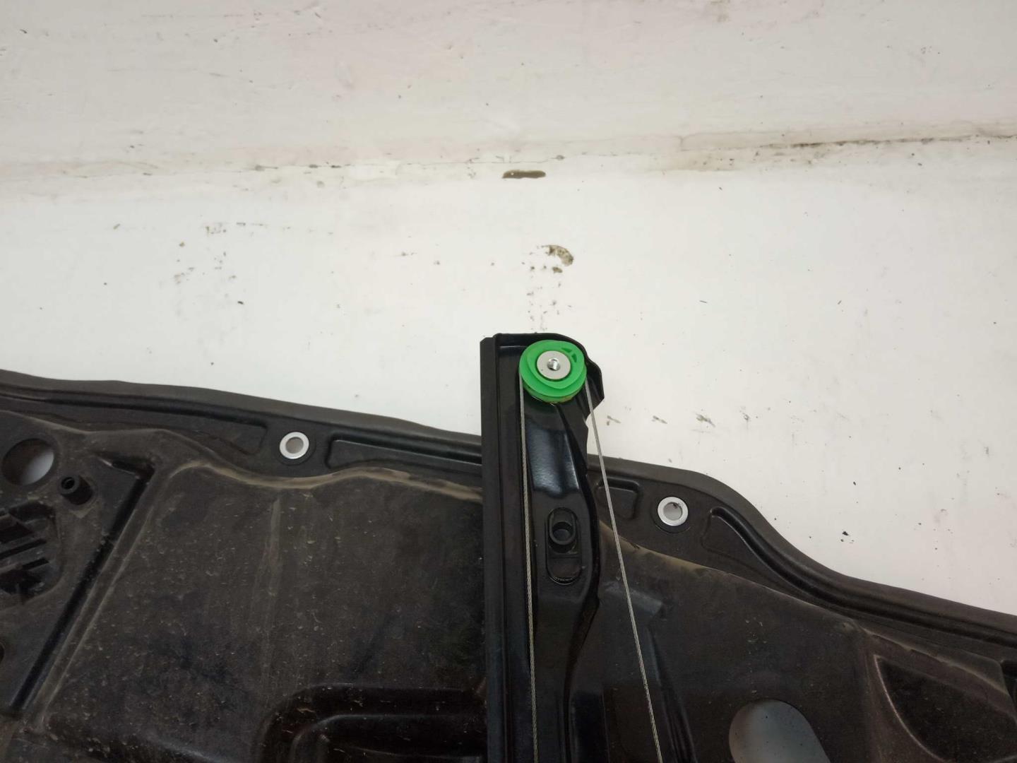 Стеклоподъемник электр. задний правый