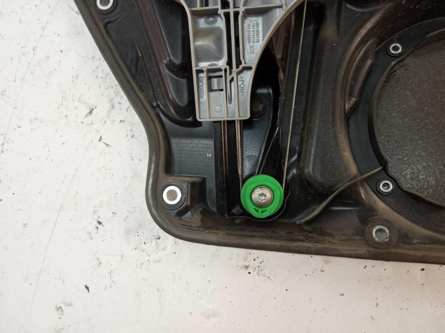 Стеклоподъемник электр. задний правый