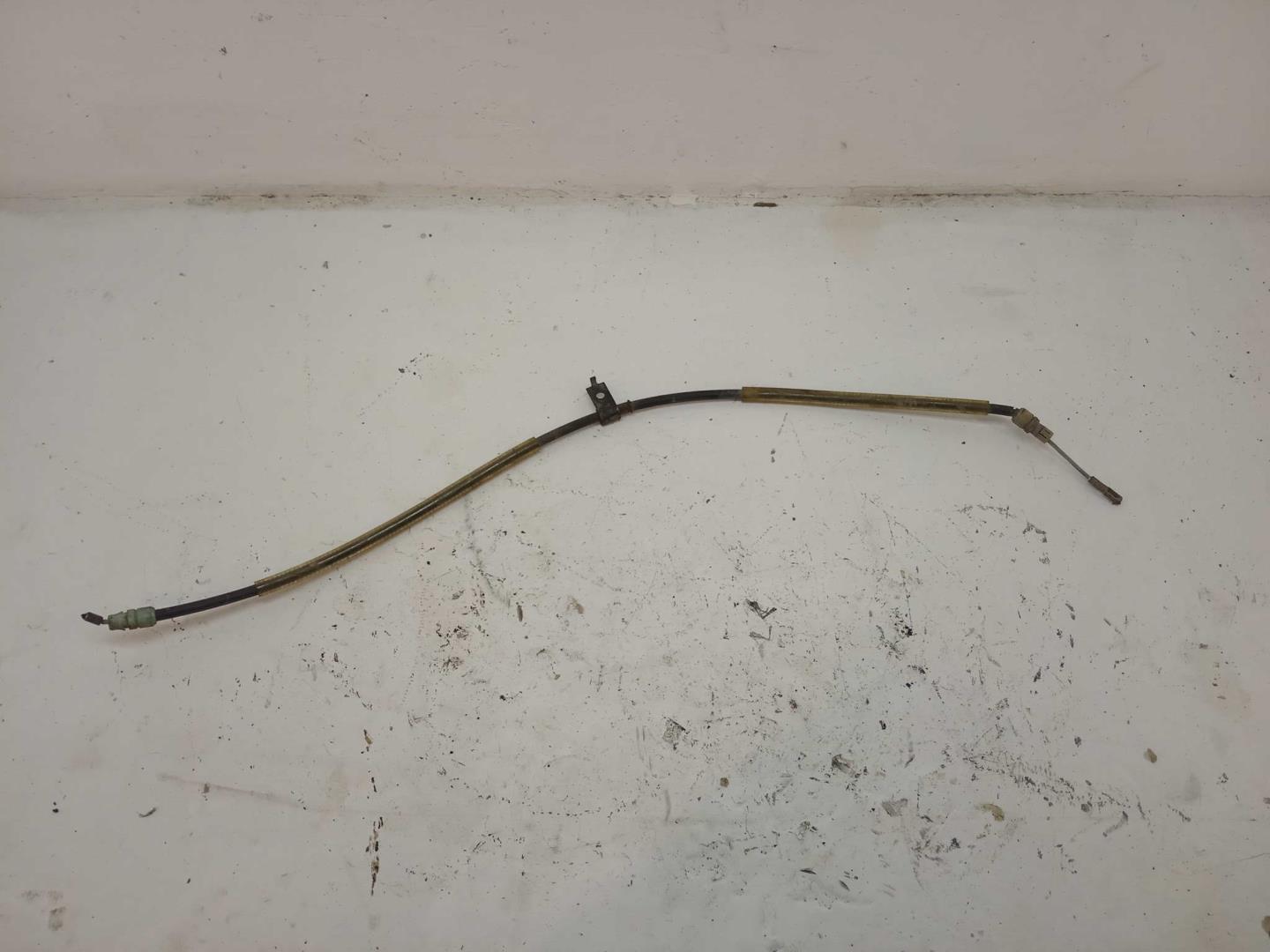 Трос стояночного тормоза правый