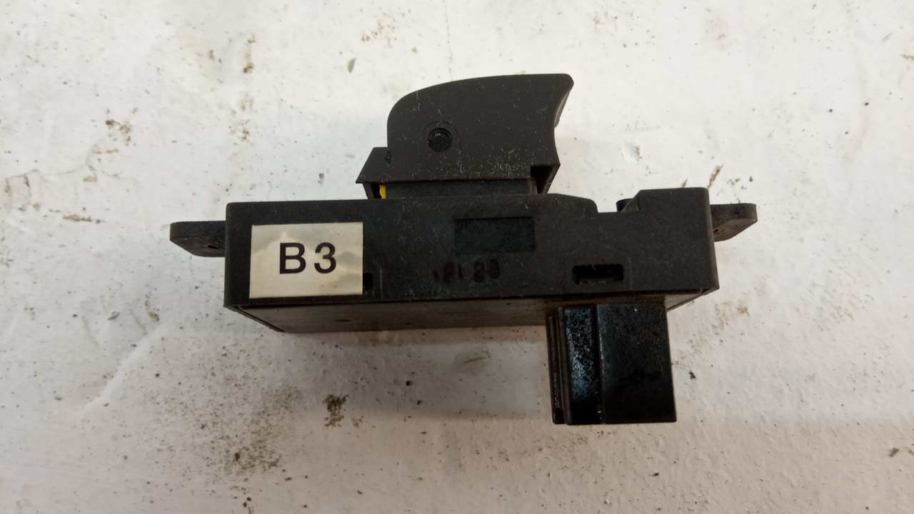 Кнопка стеклоподъемника