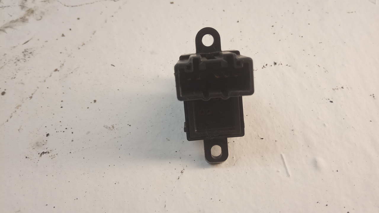 Кнопка стеклоподъемника