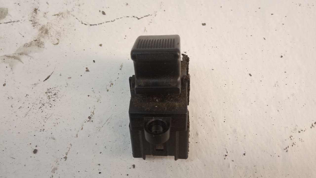 Кнопка стеклоподъемника