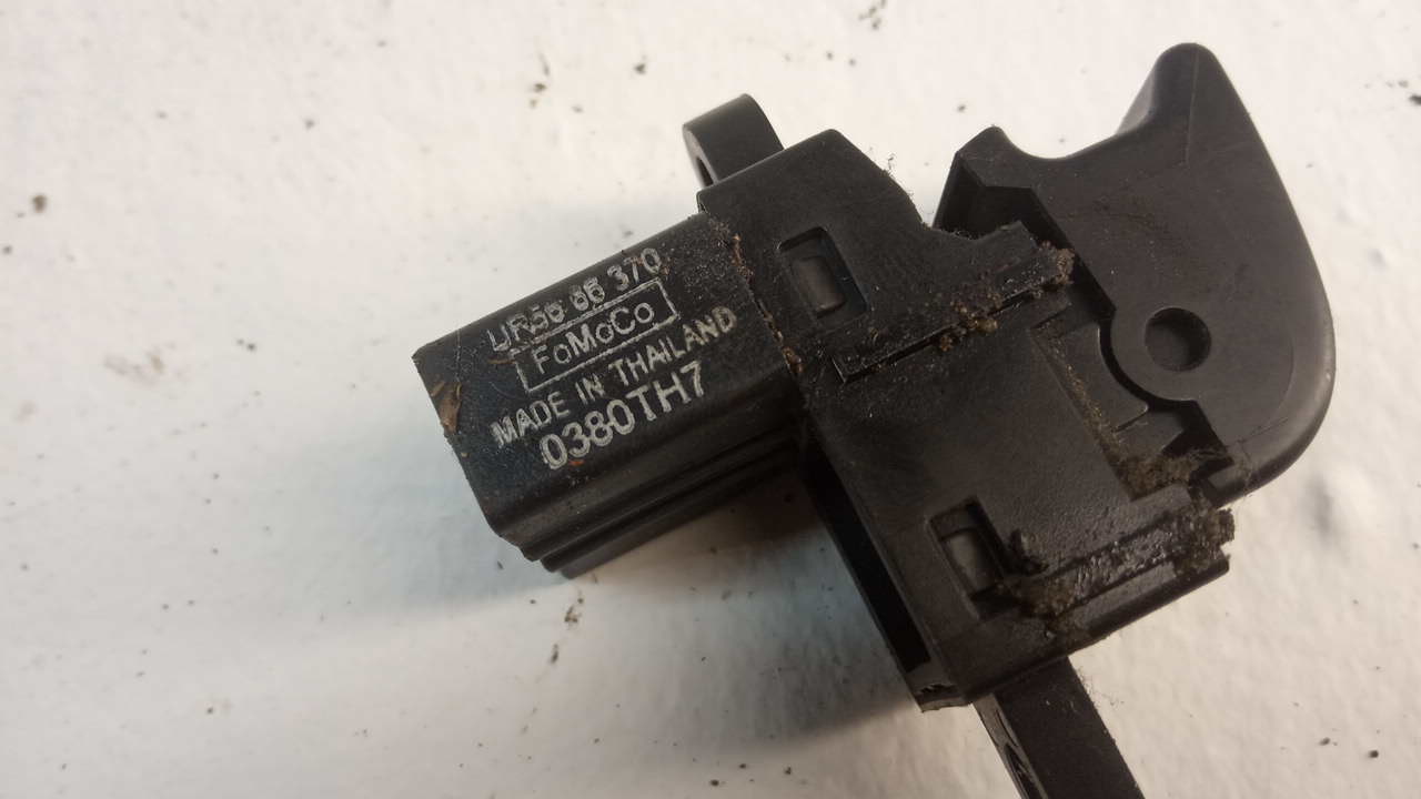 Кнопка стеклоподъемника