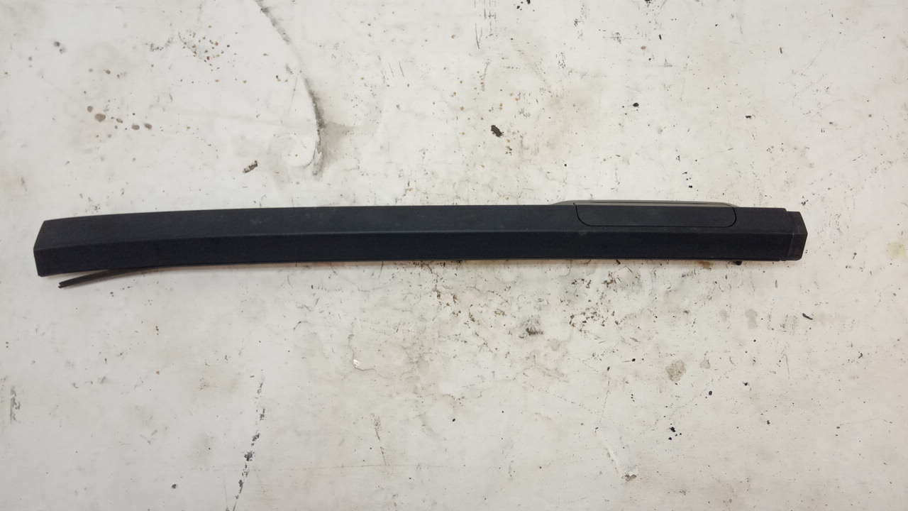 Рейлинг (релинг) правый (планка на крышу)