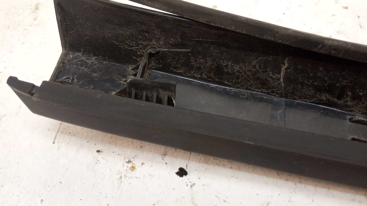 Рейлинг (релинг) правый (планка на крышу)