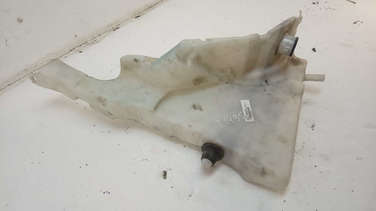 Бачок омывателя лобового стекла