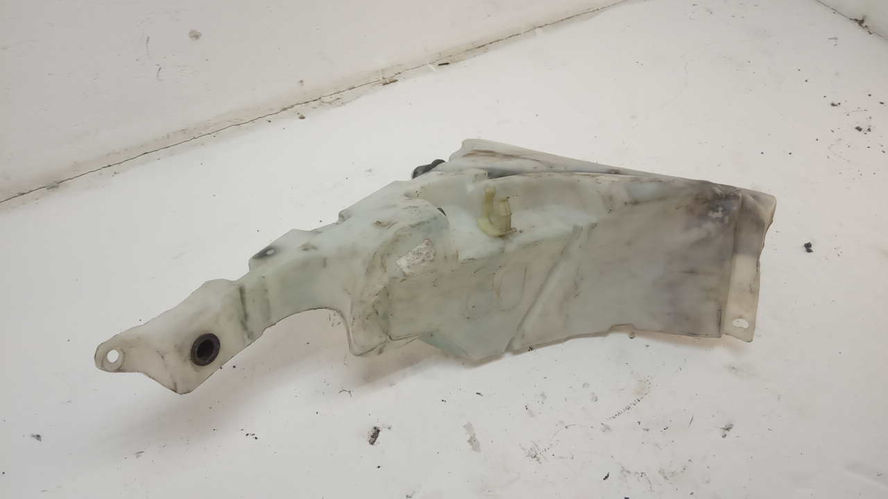 Бачок омывателя лобового стекла