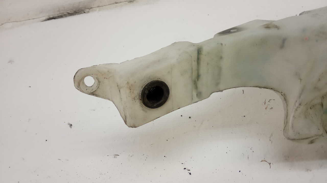 Бачок омывателя лобового стекла