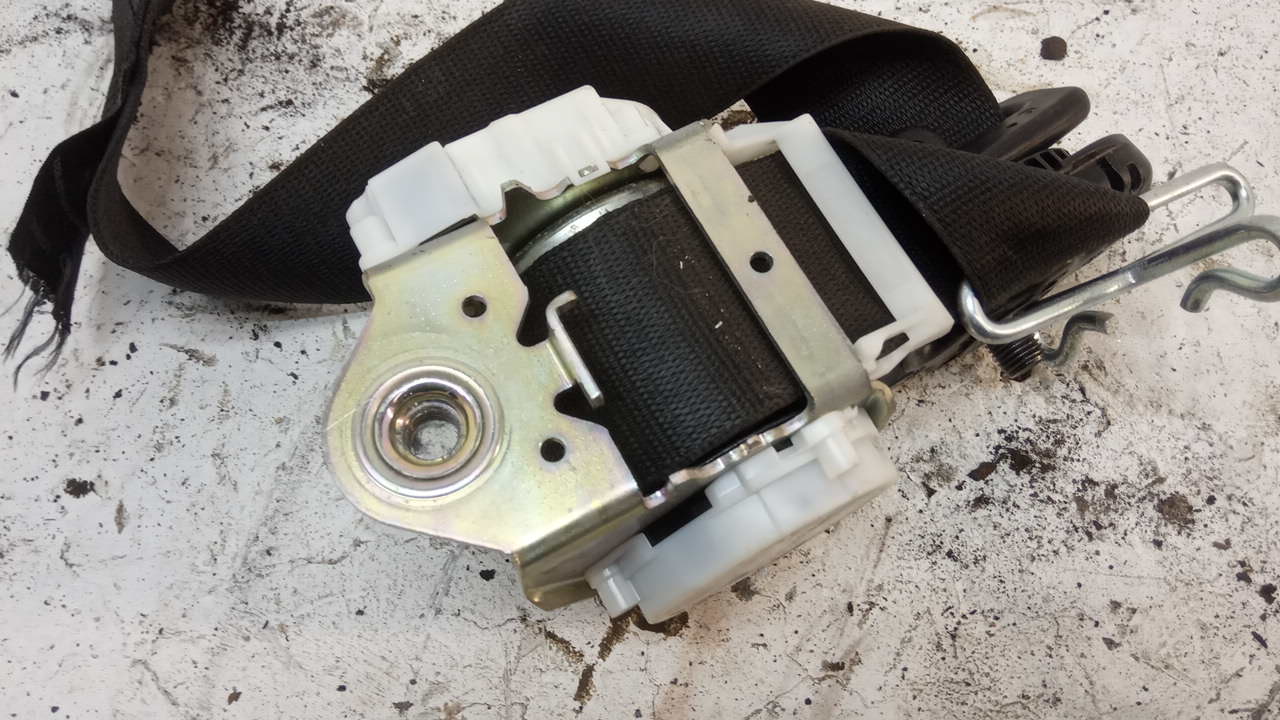 Ремень безопасности с пиропатроном