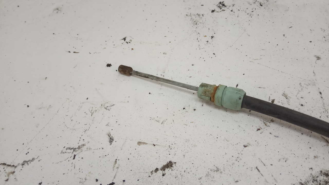 Трос стояночного тормоза левый