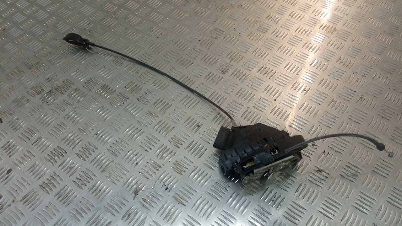 Замок двери задней левой