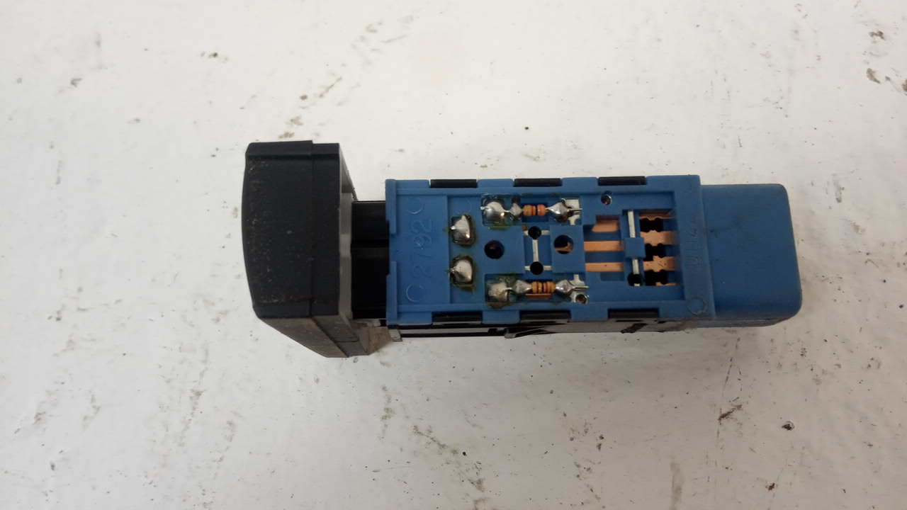 Кнопка обогрева переднего стекла